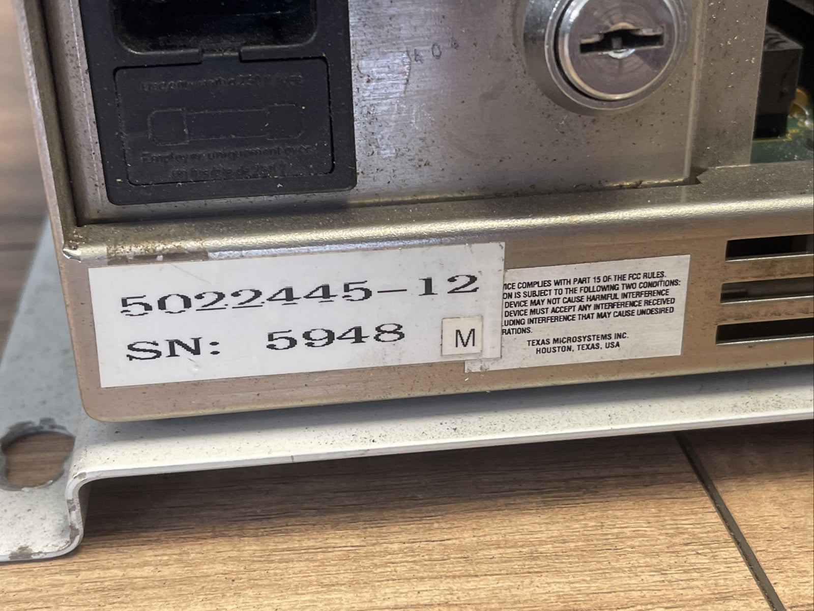 TEXAS MICROSYSTEMS 5022445-12 PLC CHASSIS WITH QT4A1 POWER SUPPLY 115/230VAC1