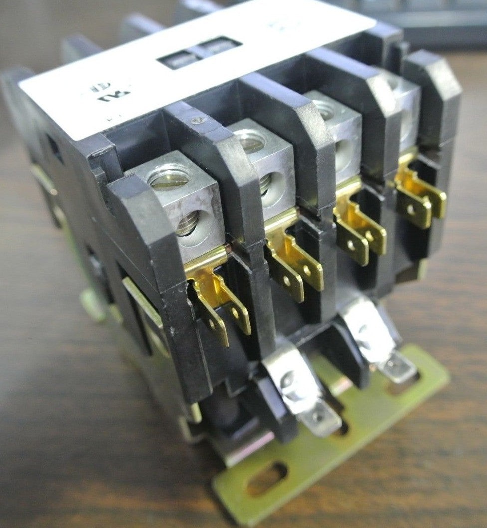 CUTLER-HAMMER C25ENF440 DEFINITE PURPOSE CONTACTOR - 24V COIL, 40A - NEW SURPLUS2