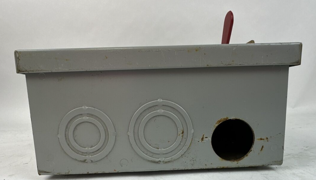 GE TG4322 FUSIBLE SAFETY SWITCH MOD 8 60A 240VAC 3PH 15HP 250VDC 10HP 3P TYPE 11