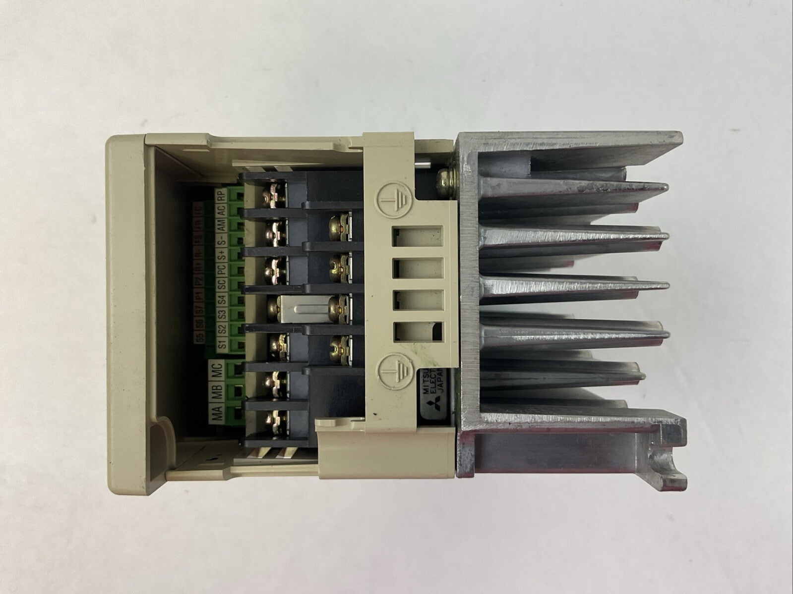 YASKAWA CIMR-V7AM20P4 AC DRIVE OUTPUT 3PH 0-230VAC 0-400HZ 3A INPUT 200-230VAC3