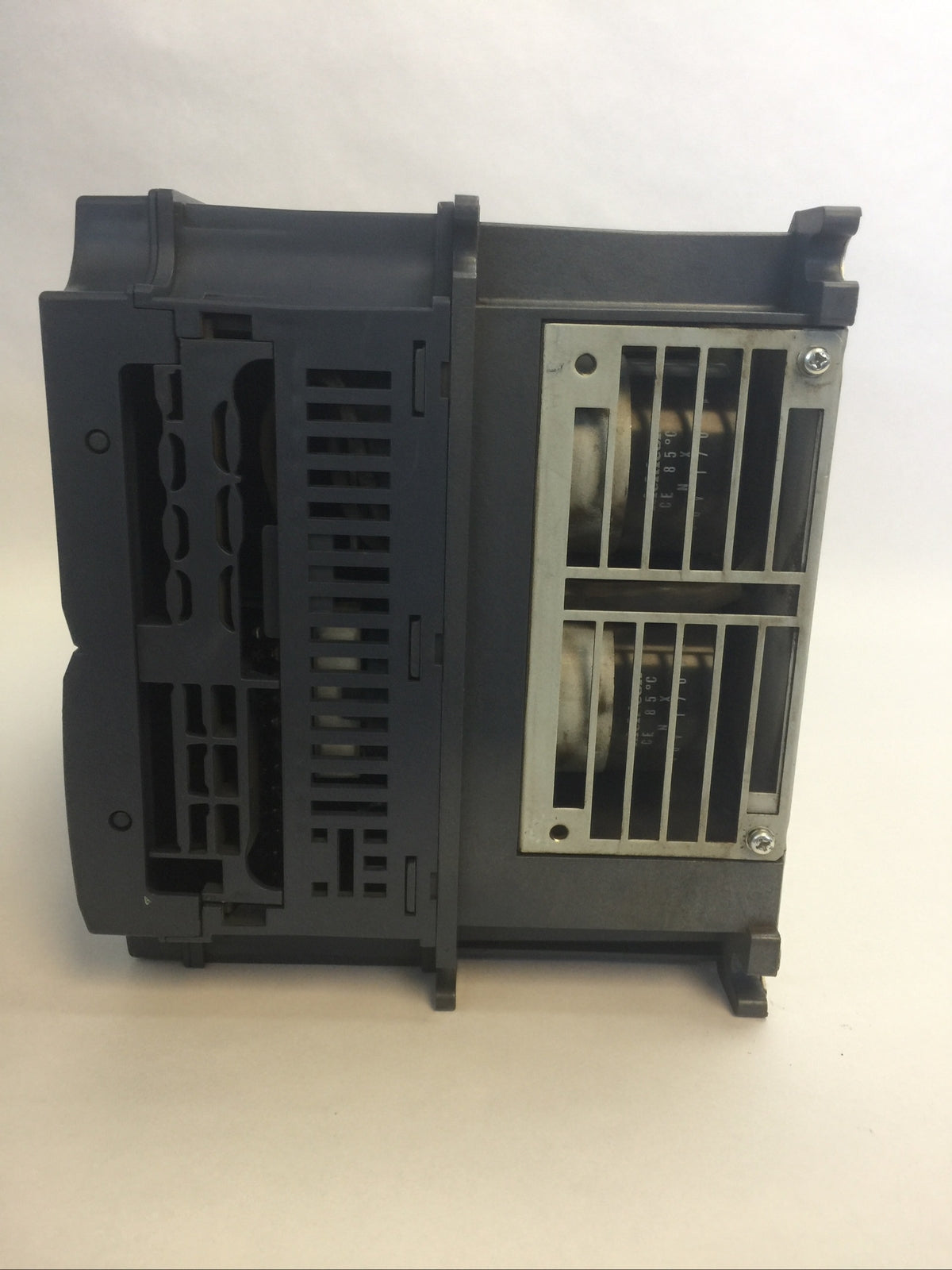 FUJI FRN7.5G1S-2J FRENIC MEGA DRIVE OUTPUT 3PH 200-240V 0.1-120HZ 16kVA 46.2A2