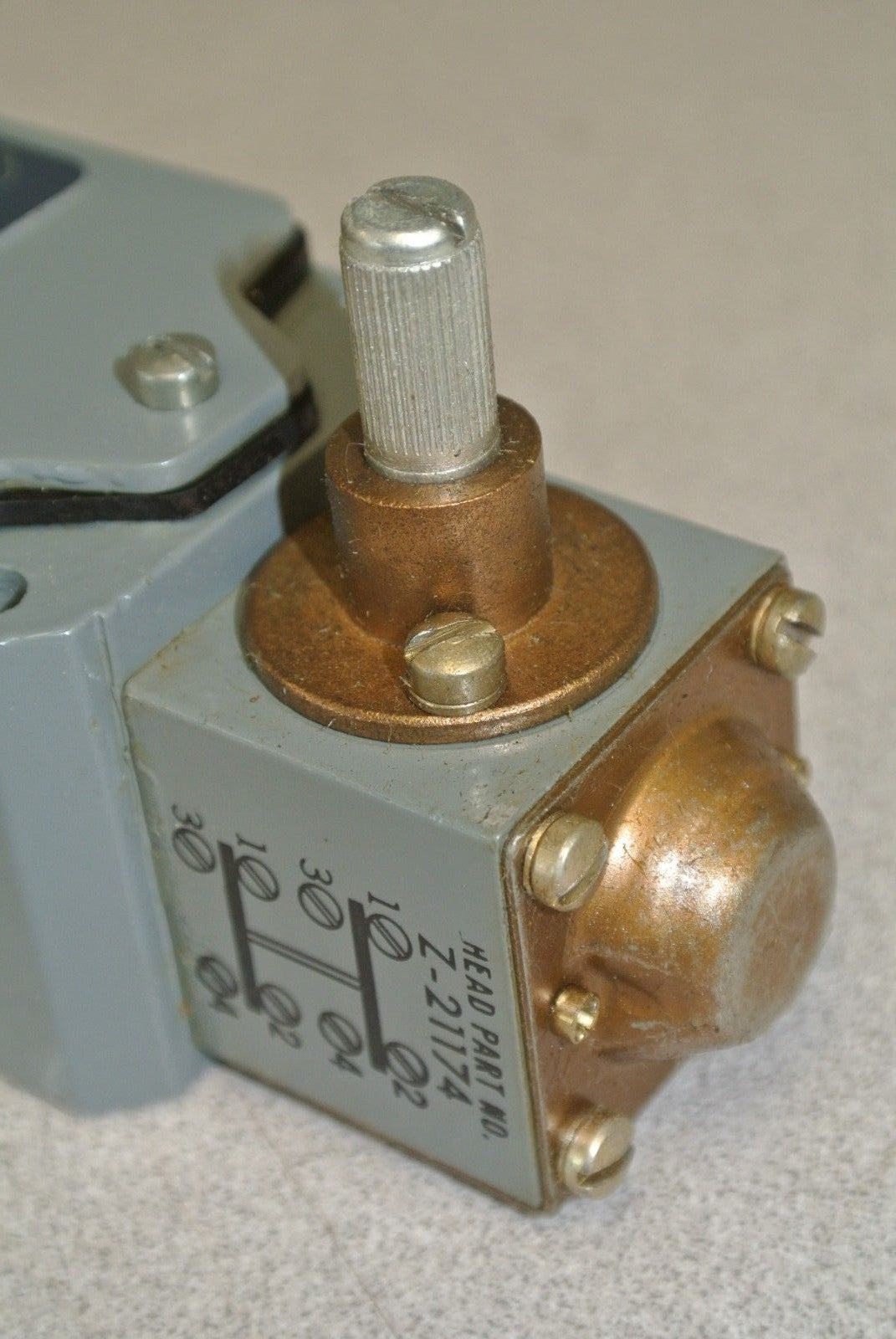 ALLEN-BRADLEY 802T-H2T OILTIGHT LIMIT SWITCH LEVER TYPE, 4-CIRCUIT / NEW SURPLUS2