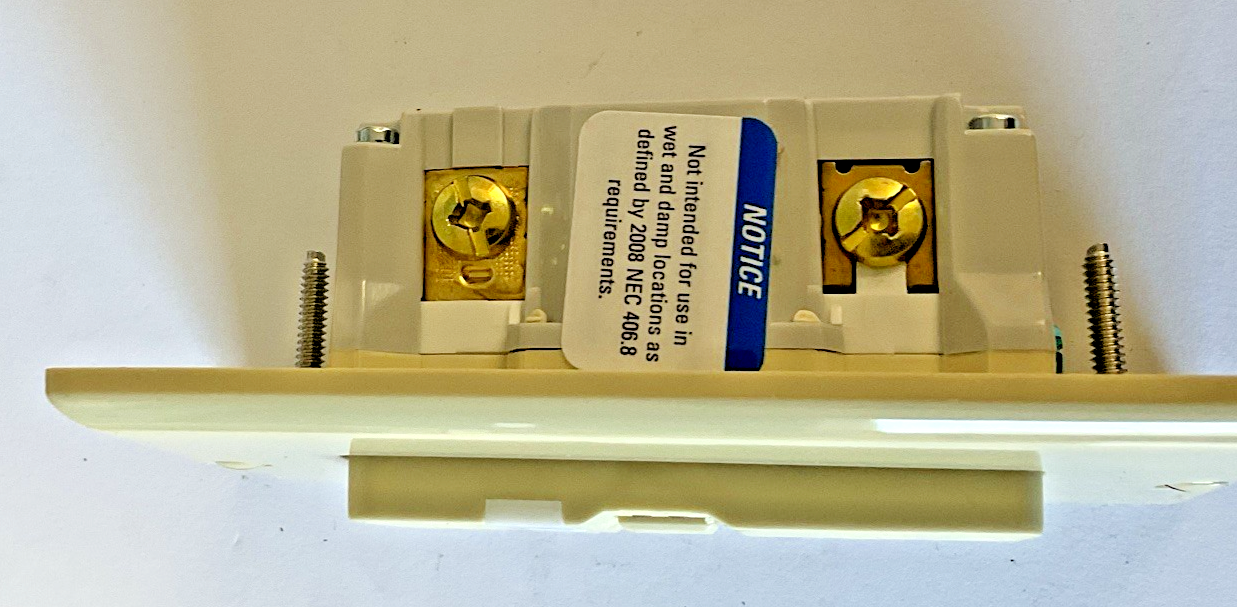 EATON TRSGFNL20 SELF-TEST RECEPTACLE W/NIGHTLIGHT 20A 125VAC6