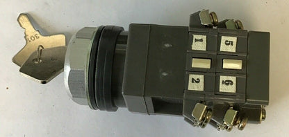 GOULD C9-21 KSS3 SELECTOR SWITCH 2POS 90DEGREE7