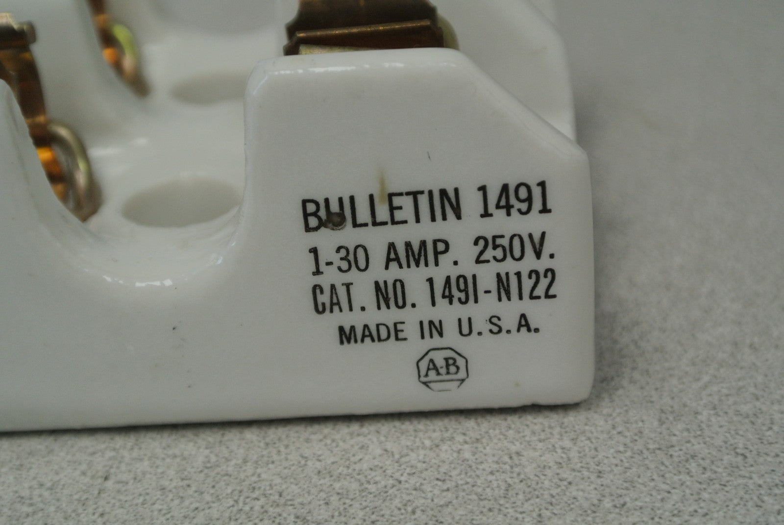 ALLEN-BRADLEY 1491-N122 CERAMIC FUSE BLOCK 30A, 250V, 2-POLE - NEW SURPLUS 4