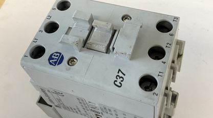 ALLEN BRADLEY 100-C37*00 CONTACTOR SER.B W/100-S SER.A 600VAC 50AMPS1