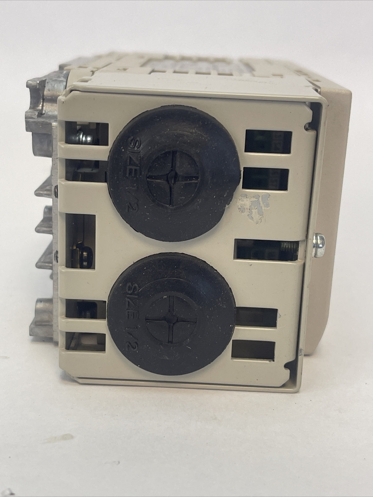 YASKAWA CIMR-VUBA0002FAA AC DRIVE REV C OUTPUT 0-240VAC 1.9/1.6A 0-400HZ INPUT3