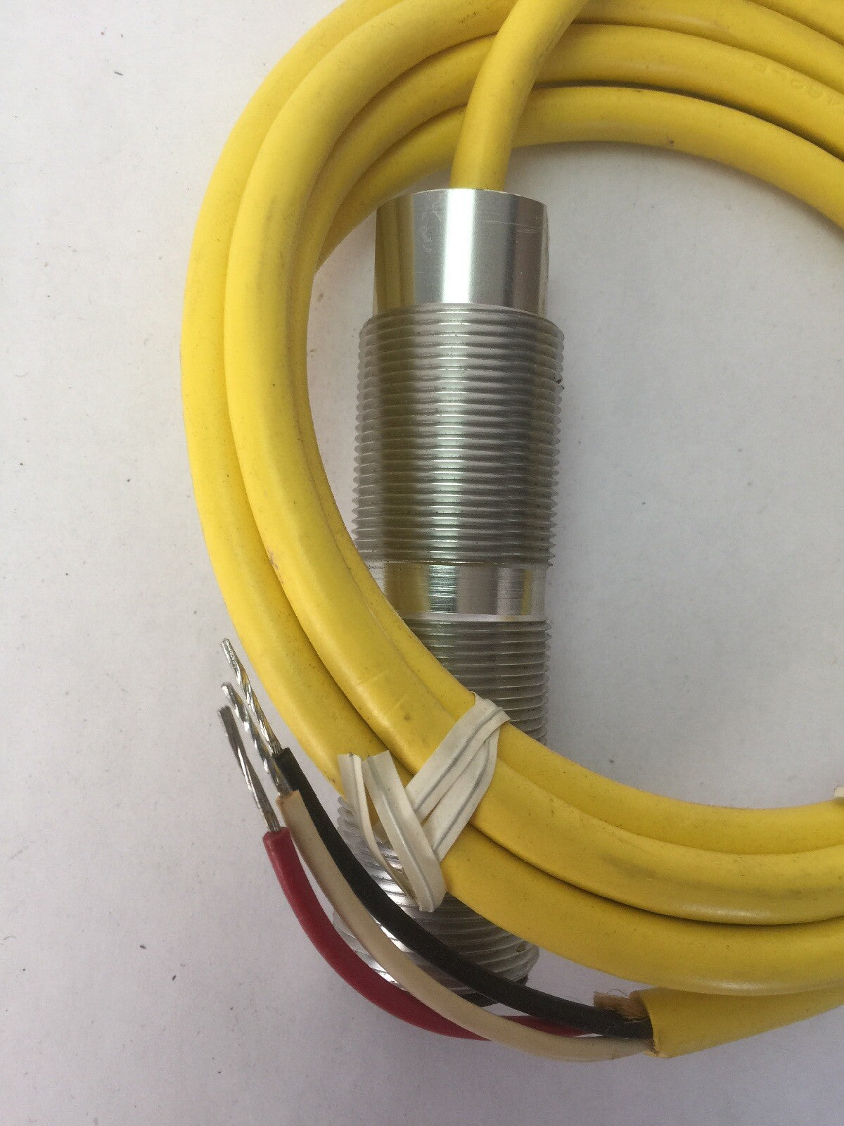 MICRO SWITCH A HONEYWELL DIVISION FYCC8C3-2 PROXIMITY SWITCH 120VAC 3