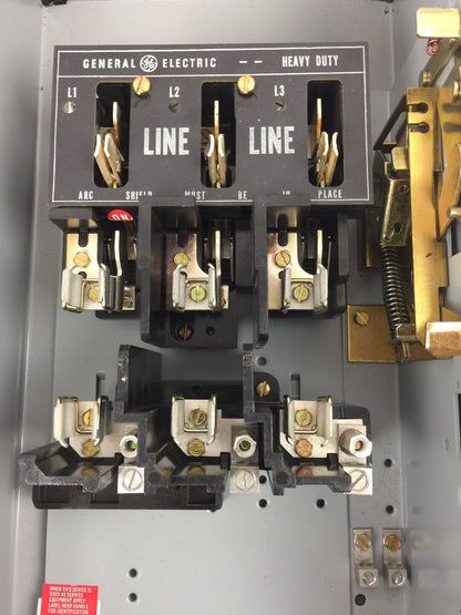 GE TH3322J SAFETY SWITCH 60A 240VAC  250VDC 3 FUSES 7
