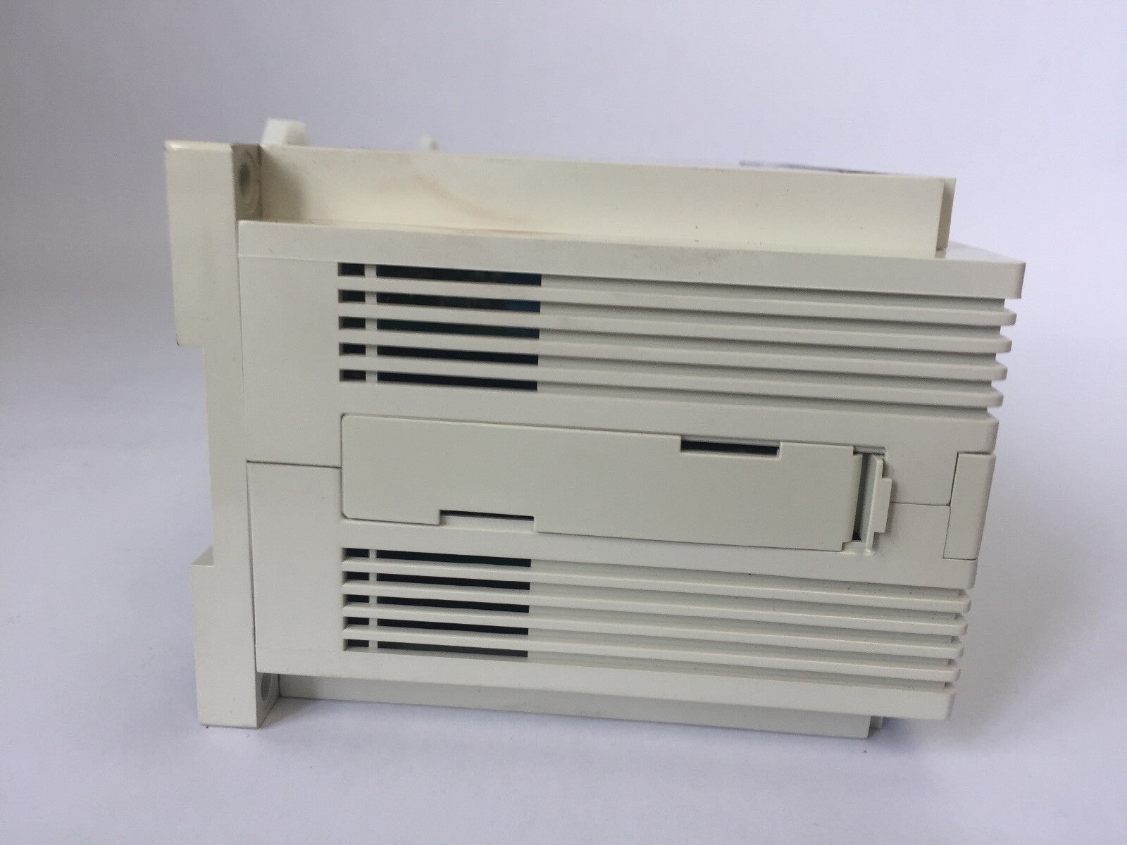 ALLEN BRADLEY 1745-E103 SLC 100 PROGRAMMABLE CONTROLLER  LINE VOLTAGE 100/200VAC7