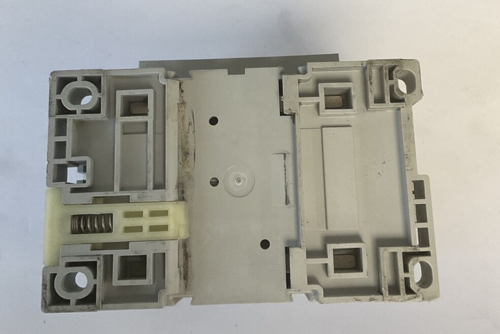 ALLEN BRADLEY 100-C60*00 CONTACTOR SER.B 600VAC 100A 6KV W/100S AUX SER.B4