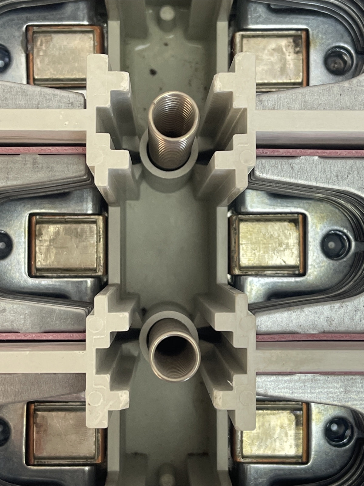 ABB AF400-30 CONTACTOR 600VAC 400HP 3PH 3POLE 550A COIL 100-250VDC 50-60hz9