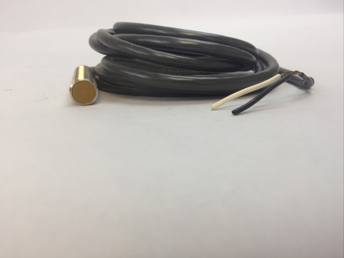 OMRON TL-X2Y1 PROXIMITY SWITCH 45-260VAC 200mA4