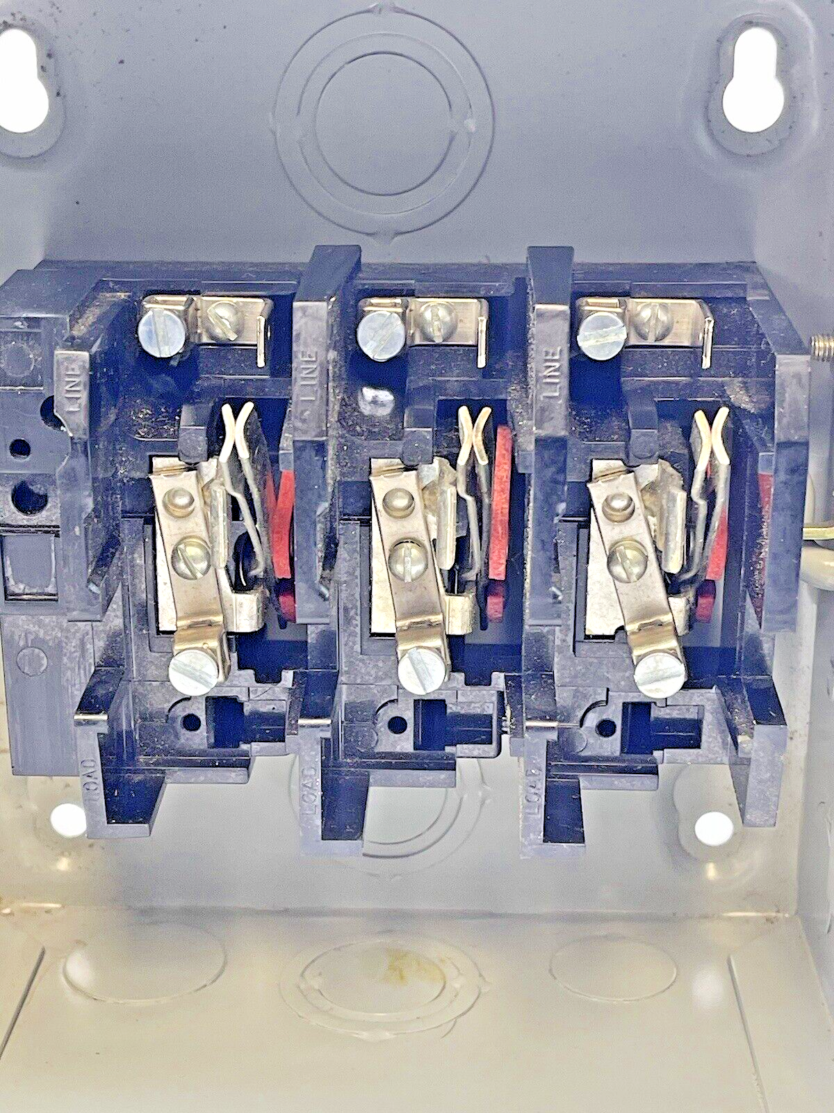 FEDERAL PACIFIC - G7332 - ENCLOSED SWITCH - 30 AMP, 3 POLE, 240 VAC, NEMA TYPE 17