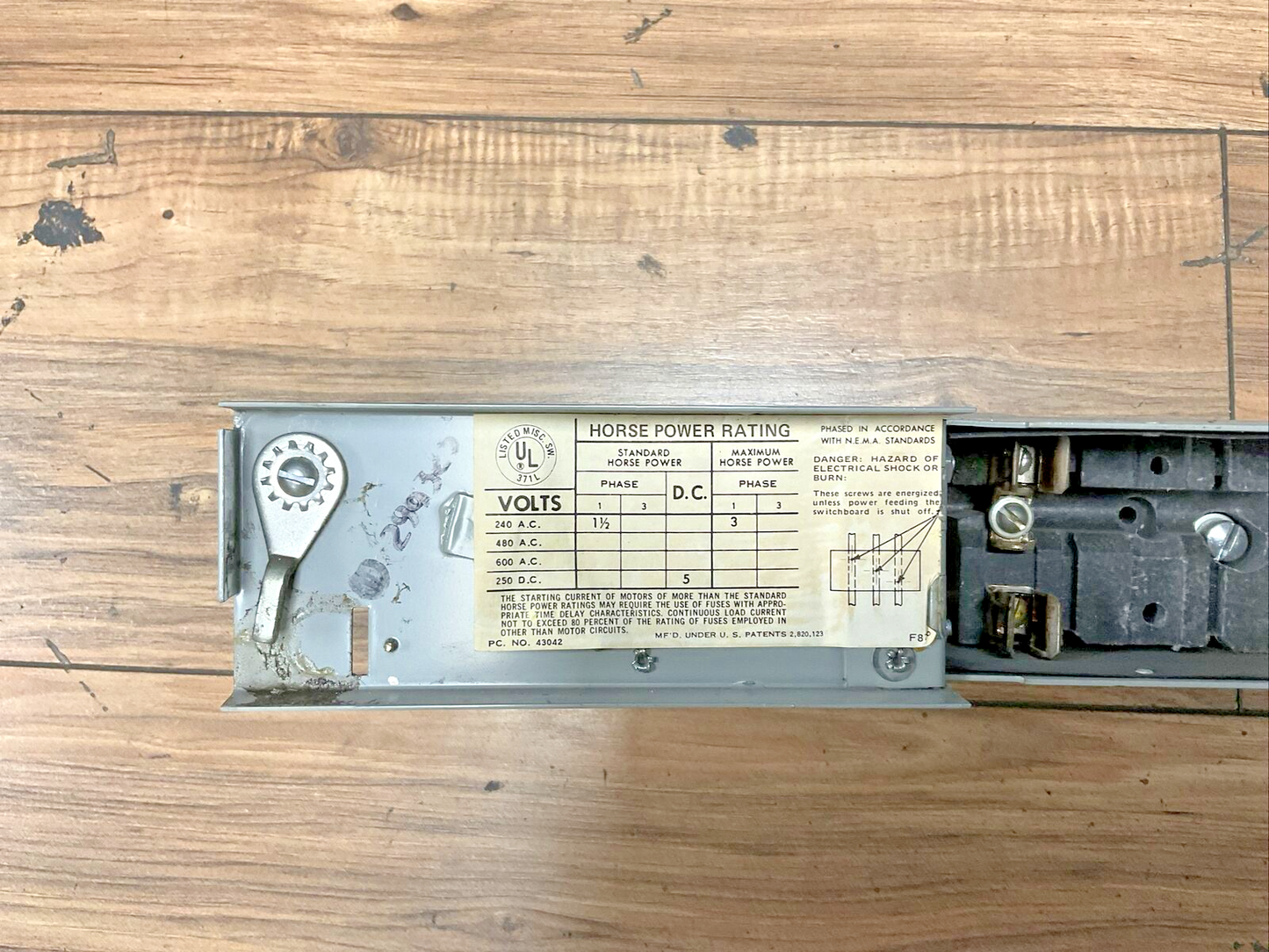 I-T-E V7A2211LR  VACU-BREAK FUSIBLE PANELBOARD SWITCH 250V, 30A4