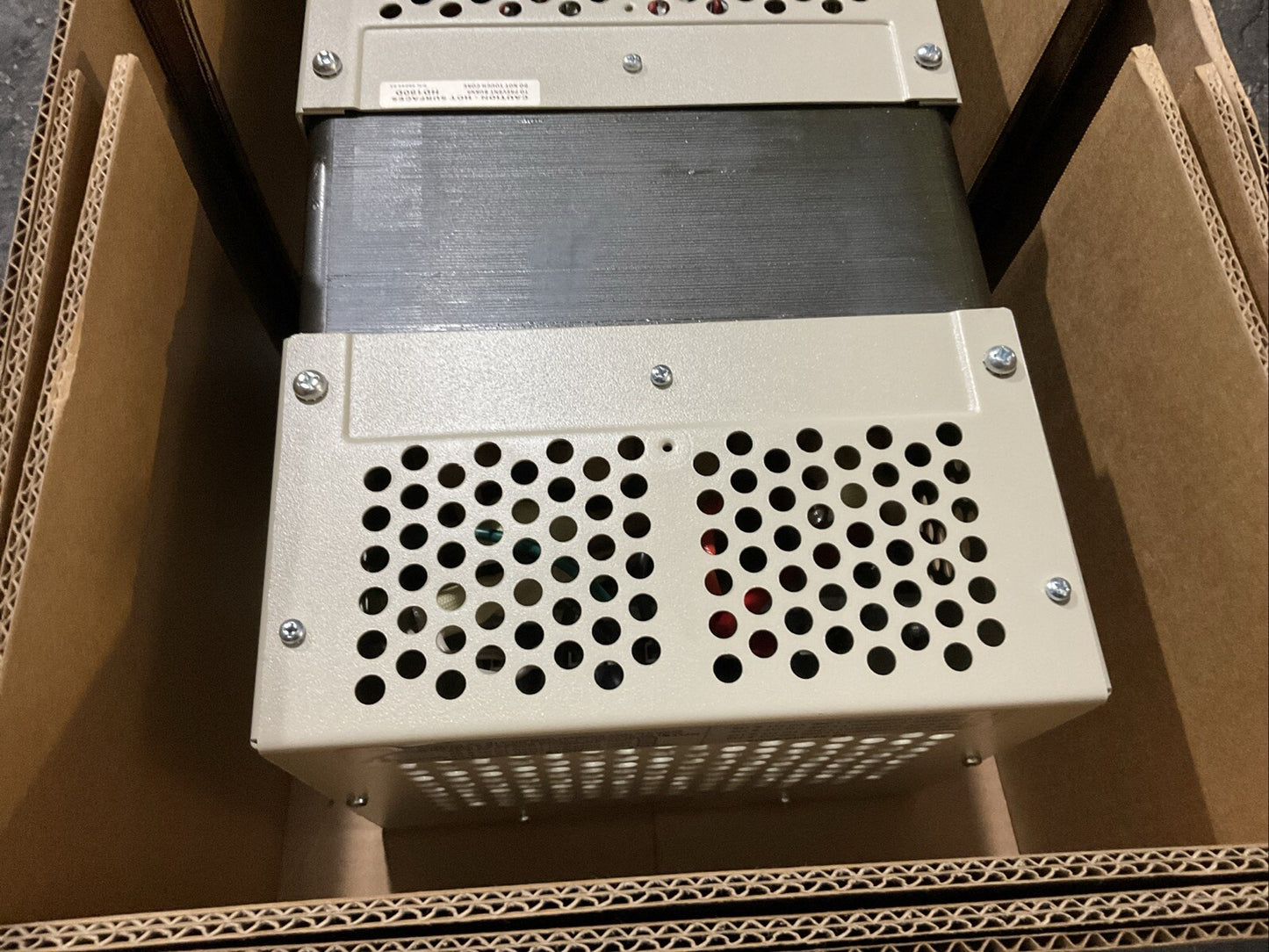 SOLA MCR 63-23-230-8 MINI/MICRO COMPUTER REGULATOR OUTPUT 120/208/240V 3000VA6