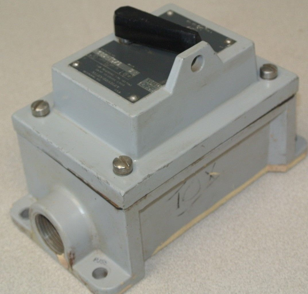 ALLEN-BRADLEY 600-TCX5 MANUAL STARTING SWITCH0