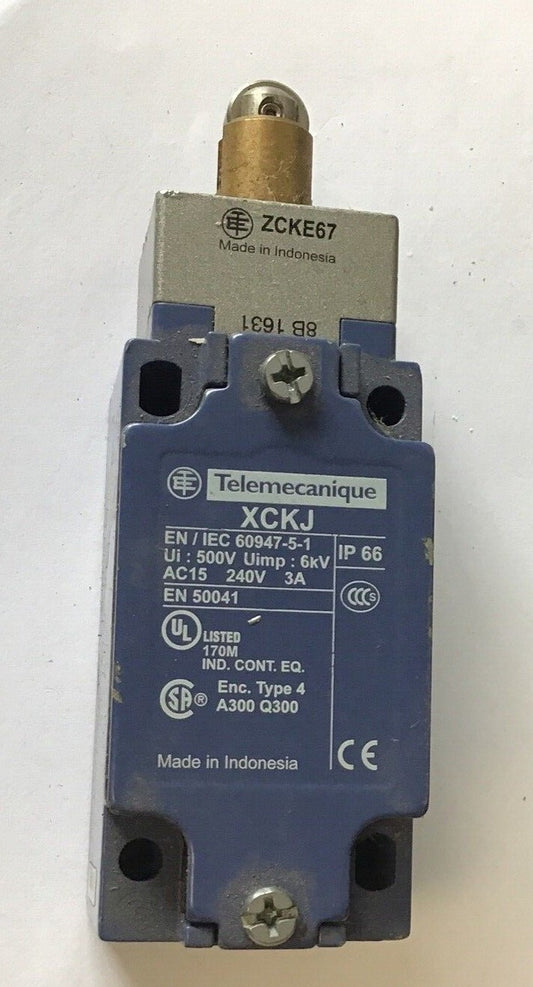 TELEMECANIQUE XCKJ SAFETY INTERLOCK SWITCH 240V 3A 6KV W/ ZCKE67 ROLLER HEAD0