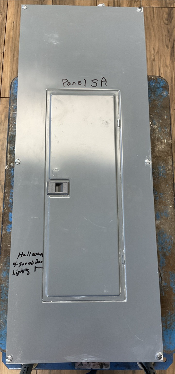 SQUARE D QOC42US BREAKER PANELBOARD TYPE 1 SER S01 200AMP MAIN BREAKER0