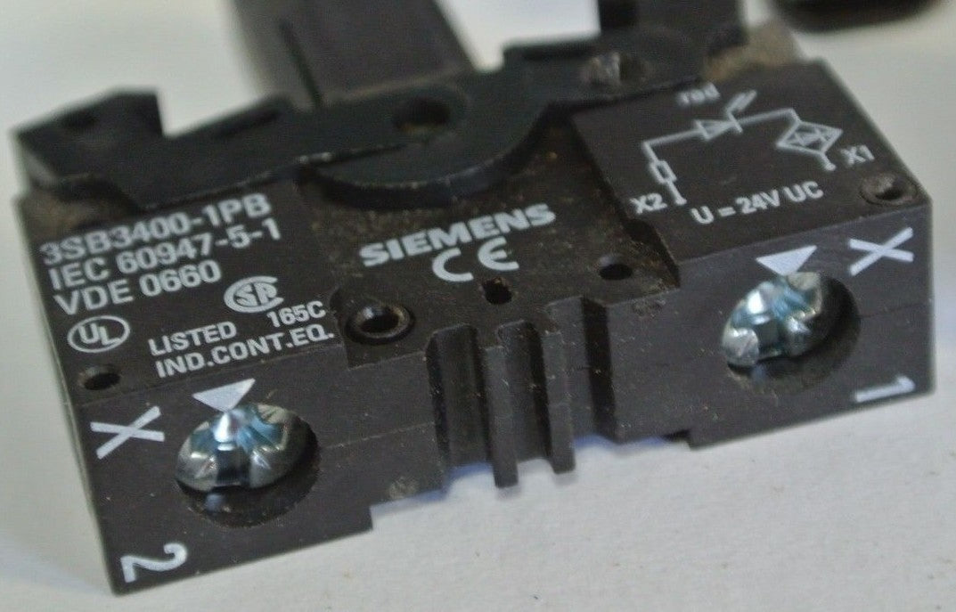 SIEMENS 3SB3400-1PB ACTUATOR/INDICATOR COMPONENT w/ INTEGRATED LED 24V AC/DC 4