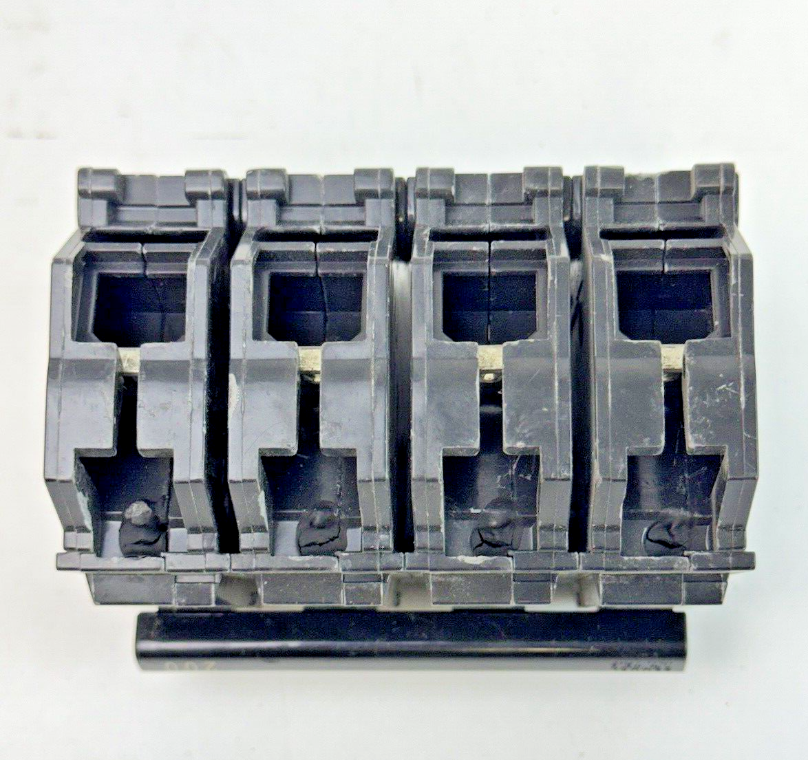 GE - THQMV4200 - THERMAL MAGNETIC CIRCUIT BREAKER - 4 POLE, 200 A, 240 VAC8