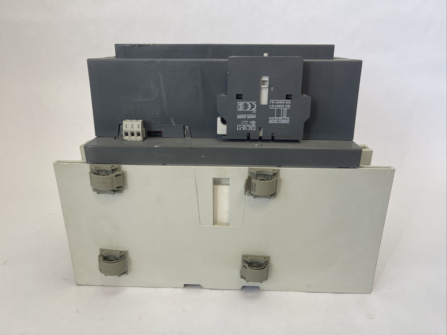 ABB AF400-30 CONTACTOR 600VAC 400HP 3PH 3P 550A COIL 100-250VDC 50-60hz4
