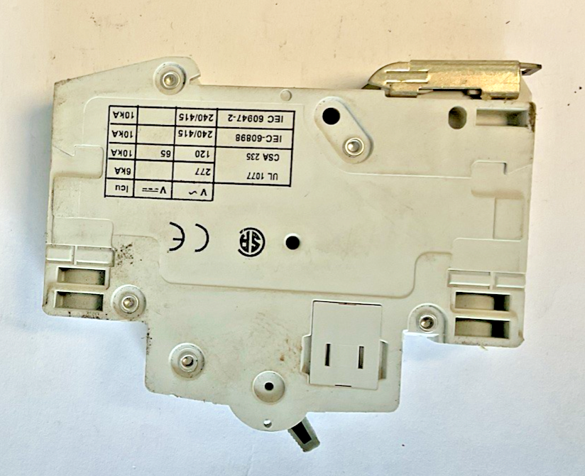 CUTLER HAMMER WMS1D10 CIRCUIT BREAKER 240VAC D10 ***LOTOF2***3