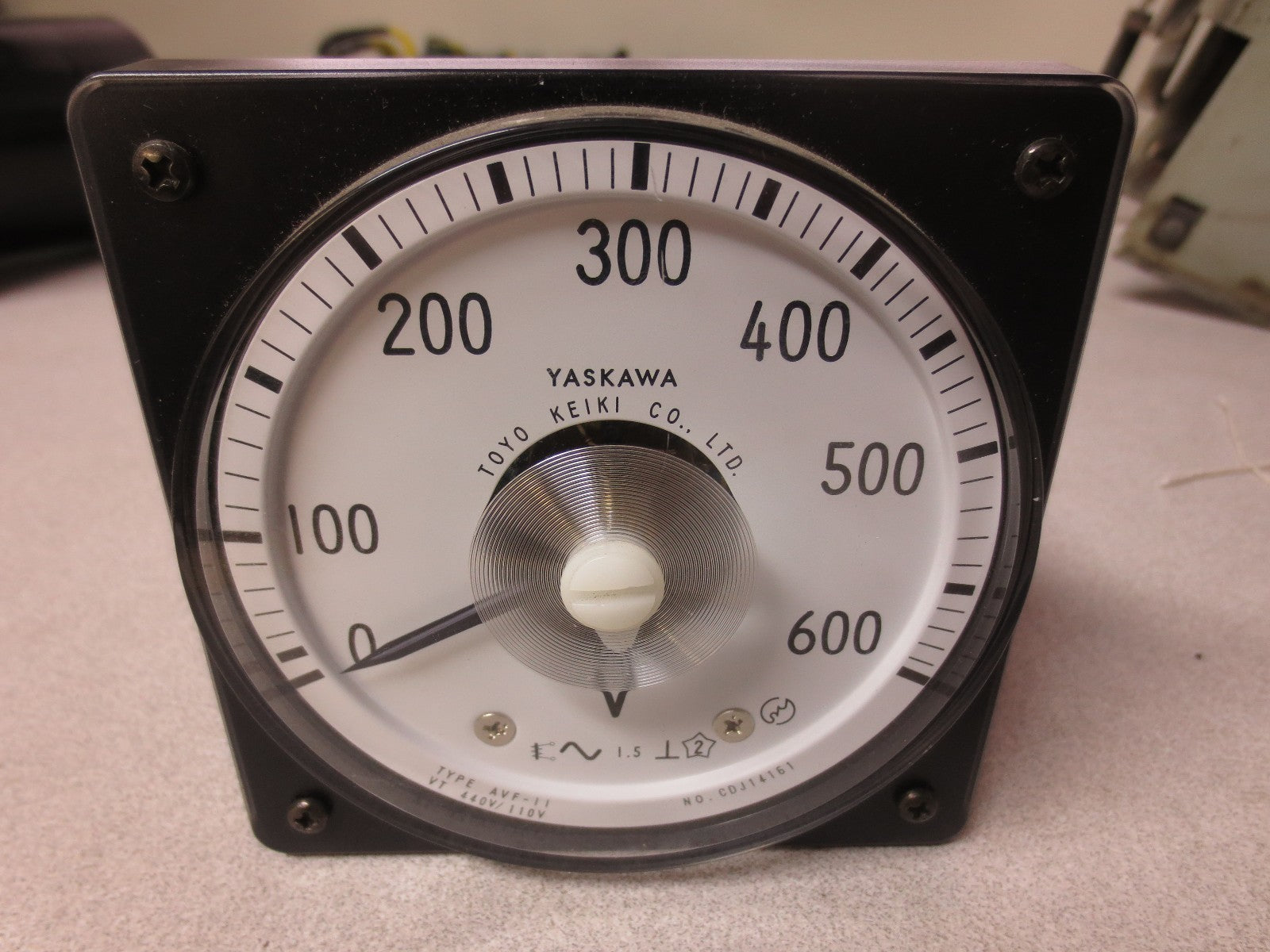 TOYO KEIKI / YASKAWA TYPE AVF-11 / GAUGE / PANEL METER 0-600 - 440V/110V7