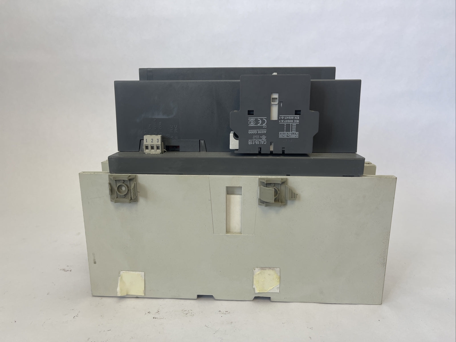 ABB AF400-30 CONTACTOR 600VAC 400HP 3POLE 3PH 550A COIL 100-250VDC 50-60hz4
