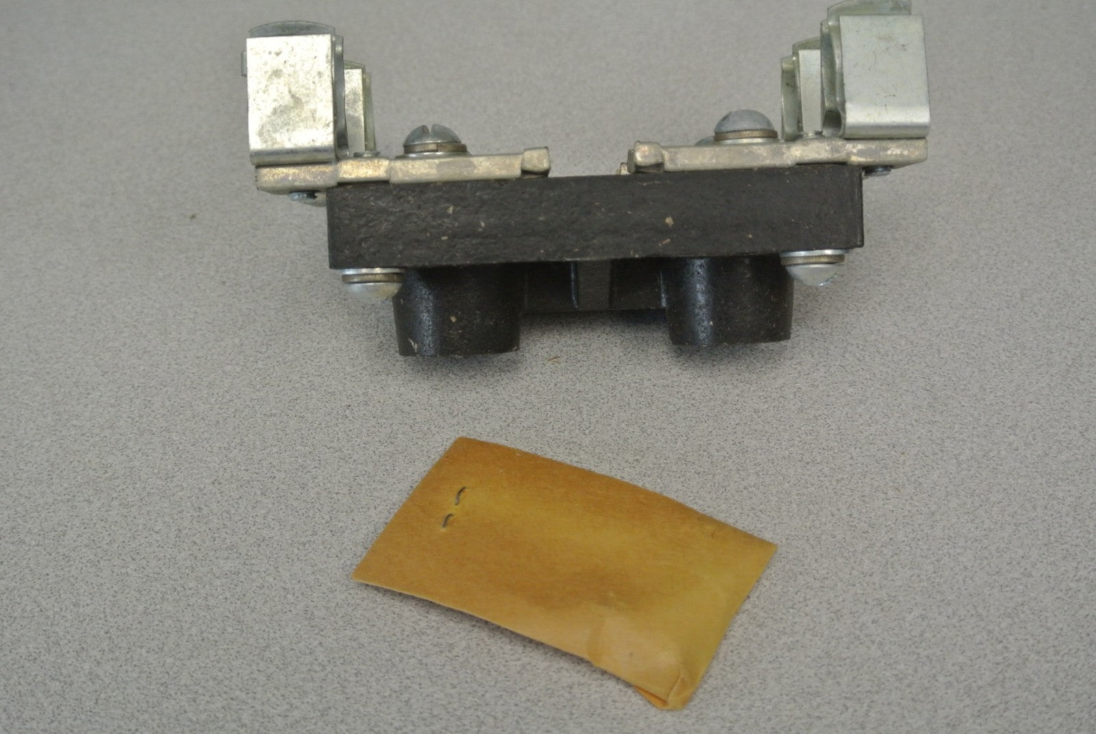 CUTLER-HAMMER 10982H3A3 FUSE BLOCK /2 POLE / 30A / 600V / NEW SURPLUS3