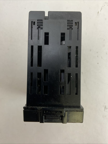 OMRON E5EN-R3MTC-500 TEMPERATURE CONTROLLER 100-240VAC 50/60HZ 9VA4