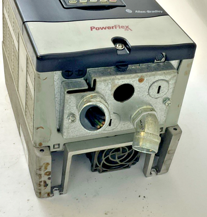 ALLEN BRADLEY 20AD8P0A3AYNNNC0 AC DRIVE POWER FLEX 70 SER A FW 5.001 5HP 9.8A4