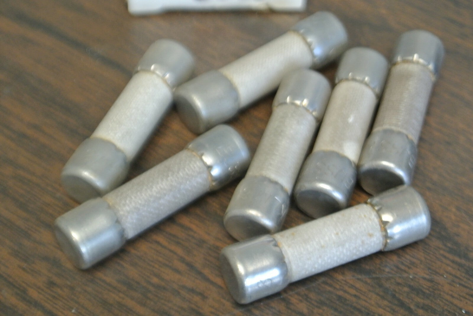 LOT of 7 / BUSS KLM-8 FAST-ACTING MIDGET FUSE / 8A / 500V / NEW SURPLUS / KLM80