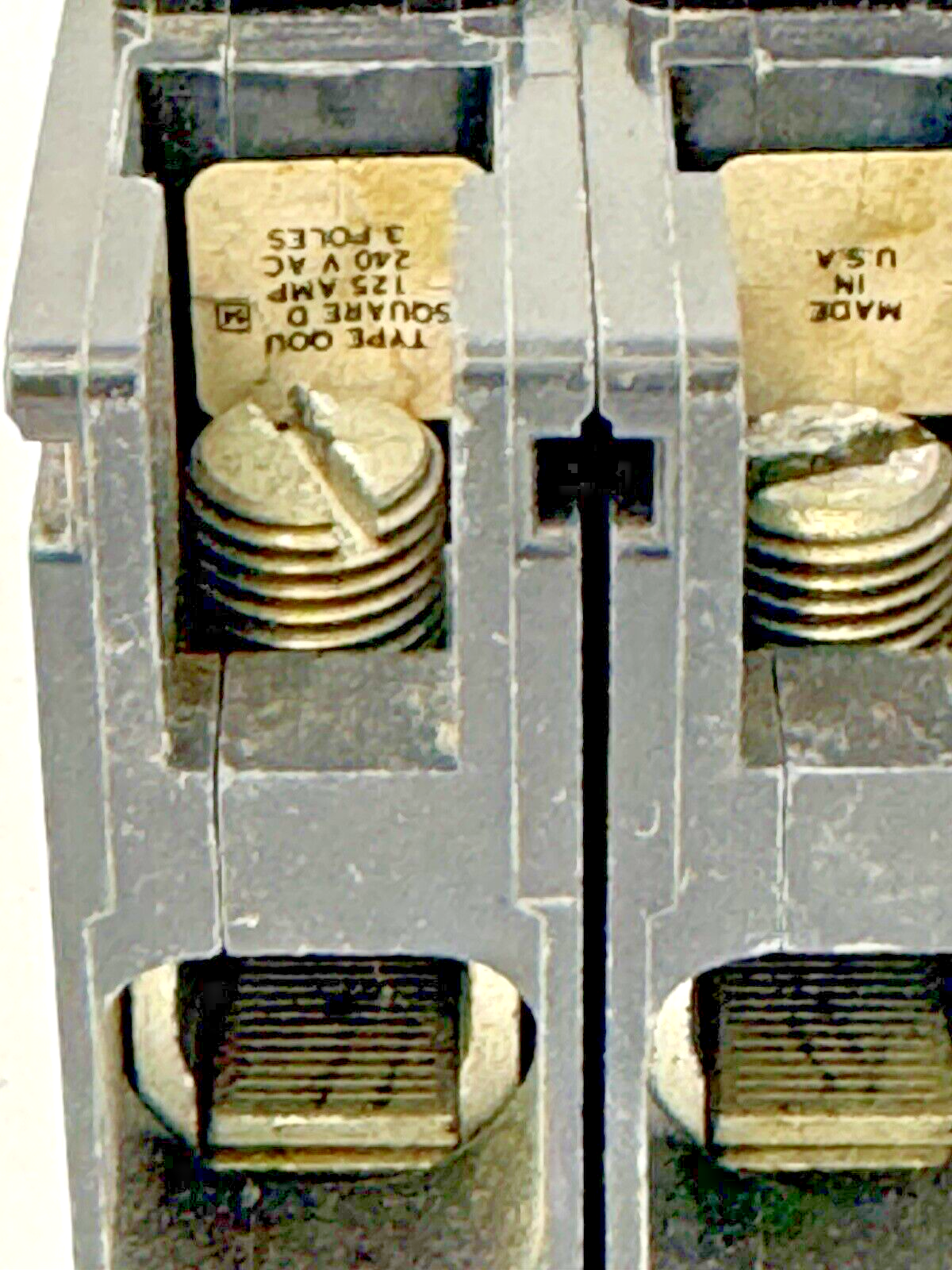 SQUARE D - QOU30001 - CIRCUIT BREAKER - 3 POLE/125 A/240 VAC/TYPE QOU **READ DES9