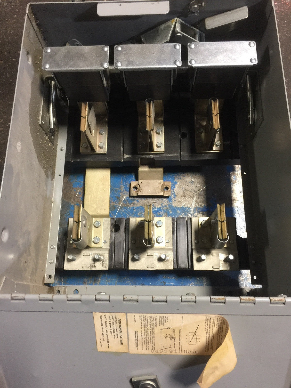 SIEMENS V7H3205 VACU-BREAK SWITCH 400 AMP 240V MAX 3 POLE 3 PHASE SERIES A11