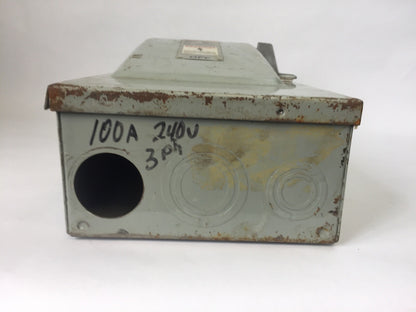 ITE JN423 ENCLOSED SWITCH 100A 240VAC 30HP TYPE 1 ENCLOSURE VACU-BREAK SWITCH W7