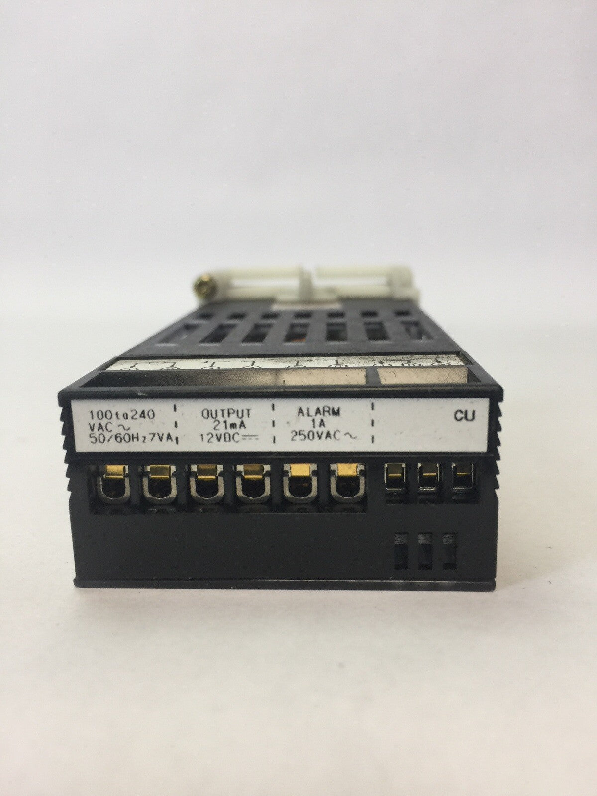 OMRON E5GN-Q1P TEMPERATURE CONTROLLER 111-240VAC OUTPUT 21mA 12VDC6