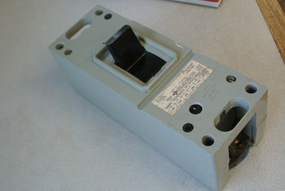 I-T-E / GOULD KS-21124 L5 CIRCUIT BREAKER / 225A / 2 POLE / NO LUGS3