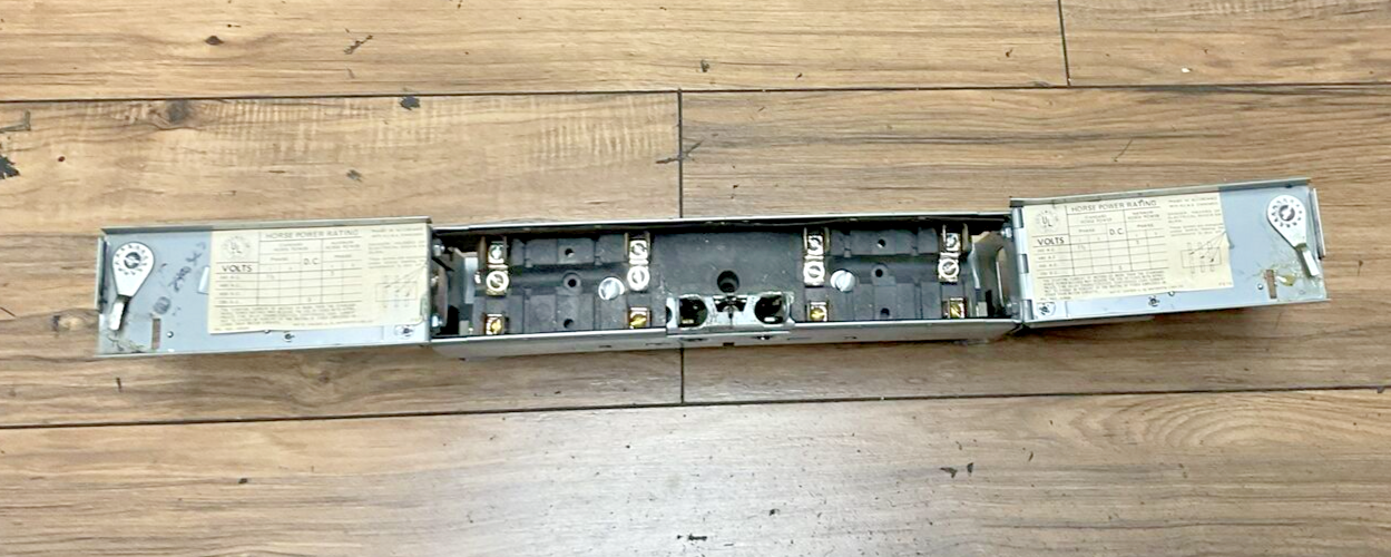 I-T-E V7A2211LR  VACU-BREAK FUSIBLE PANELBOARD SWITCH 250V, 30A3