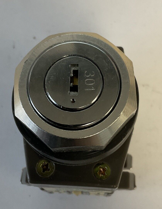 GOULD SS3 10AMP HD 300/600V KEYED SELECTOR SWITCH (NO KEY)0