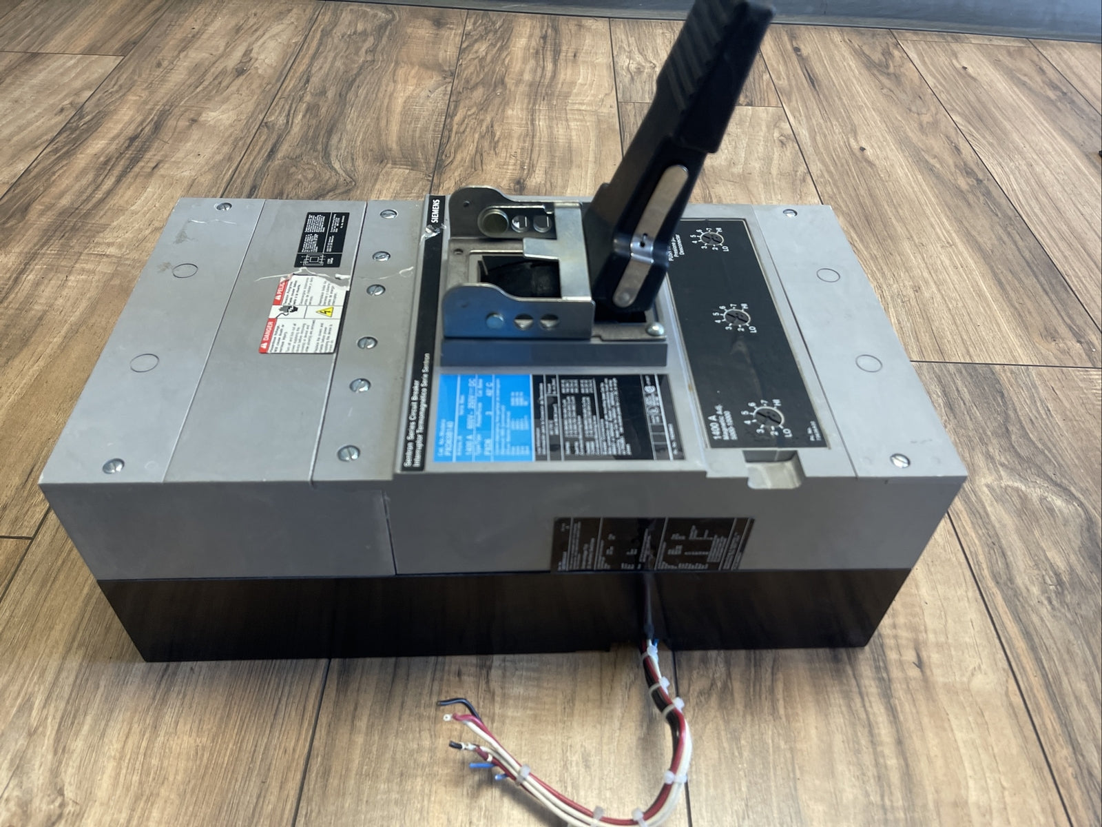 SIEMENS PXD63B140 SENTRON SERIES CIRCUIT BREAKER 1400A 600VAC 250VDC U07MN64AA4