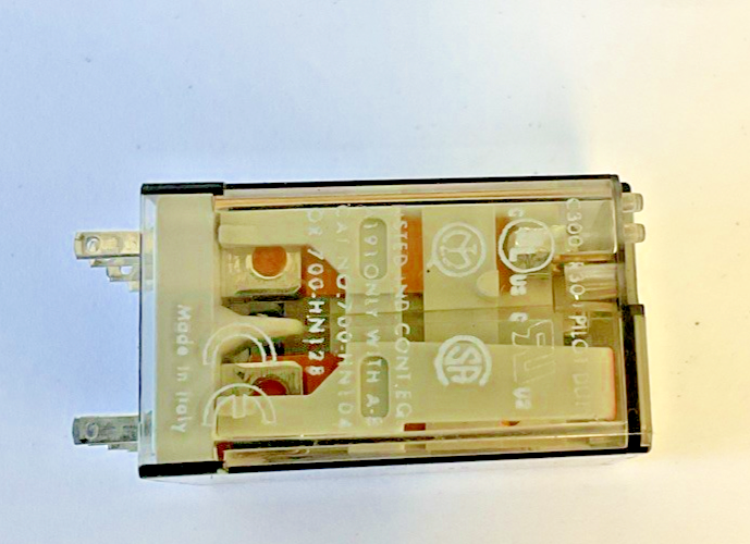 ALLEN BRADLEY 700-HC22Z24-4 W/ 700-HC22Z24 RELAY 24VDC 10A SER.A  ***LOTOF5***5