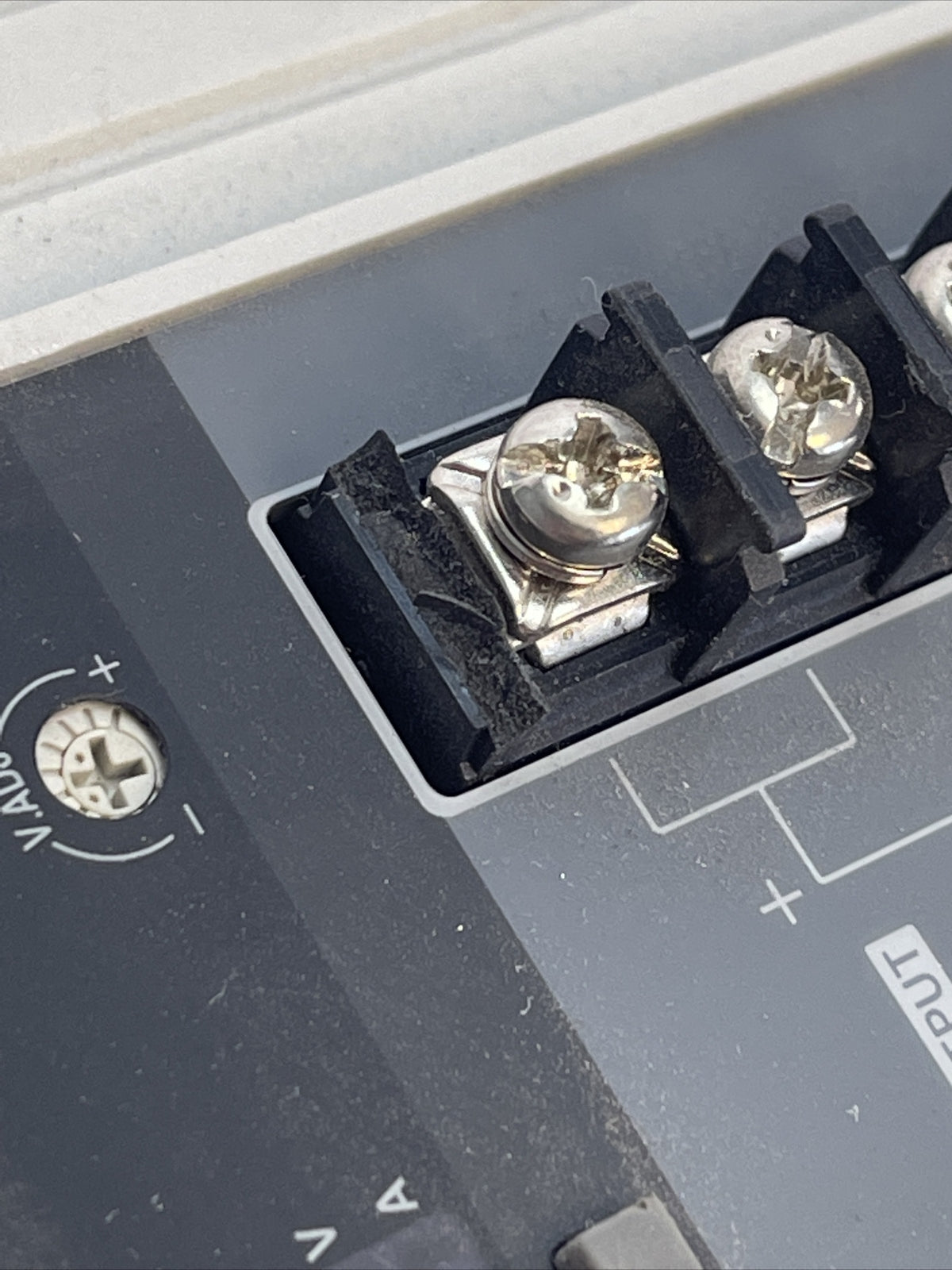 KEYENCE MS2-H300 SWITCHING POWER SUPPLY OUTPUT 24VDC 12.5A INPUT 100-240VAC 3.9A7