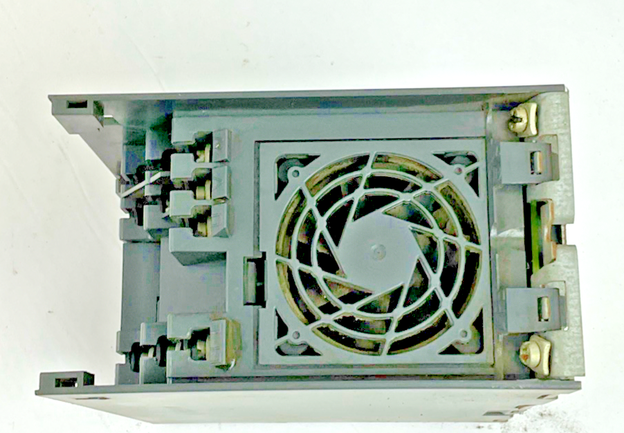 SIEMENS 6SE6440-2UD13-7AA1 FREQUENCY INVERTER MICRMASTER 440 VER. H01/2.2110