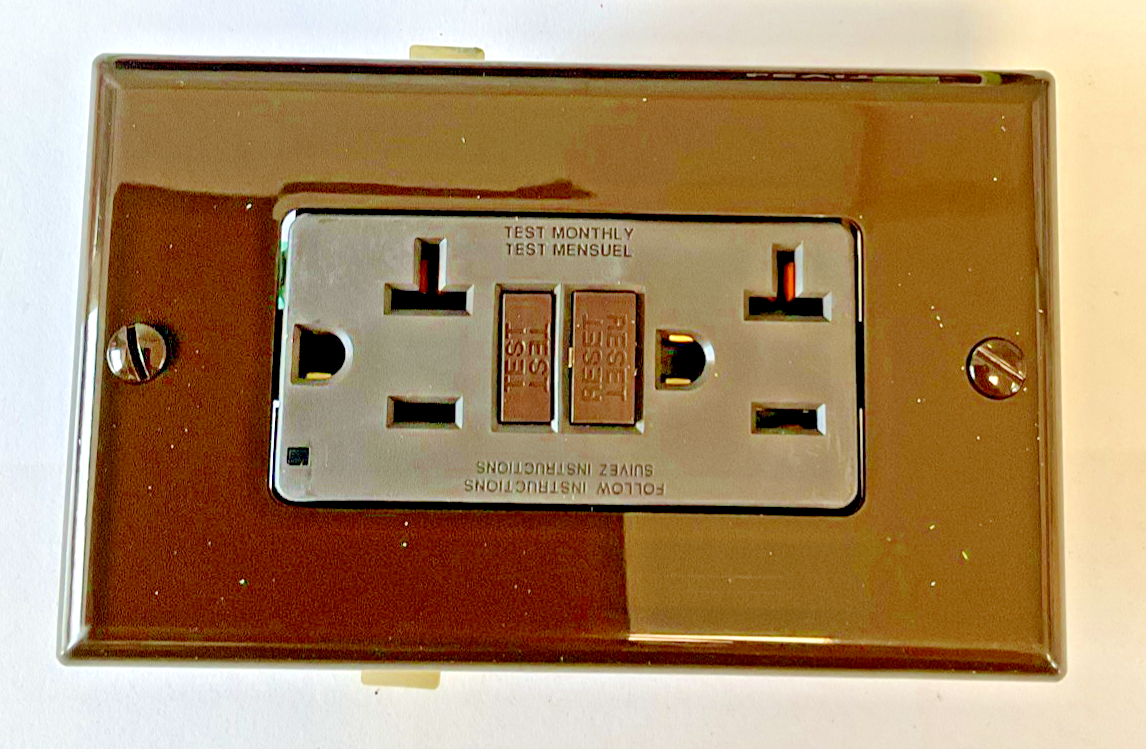 LEVITON GFNT2 GFCI OUTLET W/ WALLPLATE 20A 125V3
