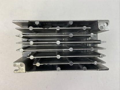 YASKAWA CIMR-V7AM20P4 AC DRIVE OUTPUT 3PH 0-230VAC 0-400HZ 3A INPUT 200-230VAC6