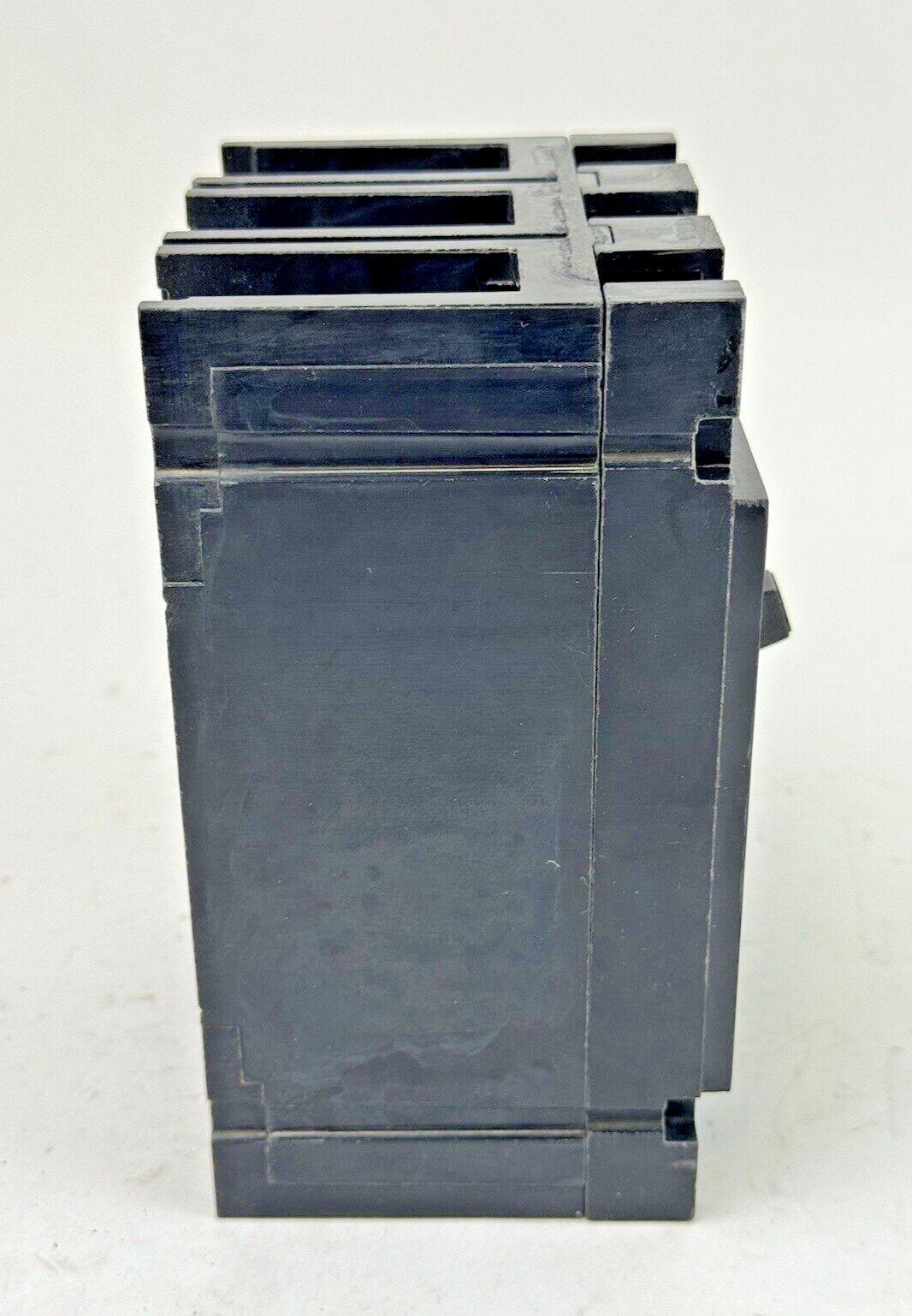 CUTLER-HAMMER / EATON - EC3040 - CIRCUIT BREAKER - 40A/ 240 VAC/ 3 POLE4