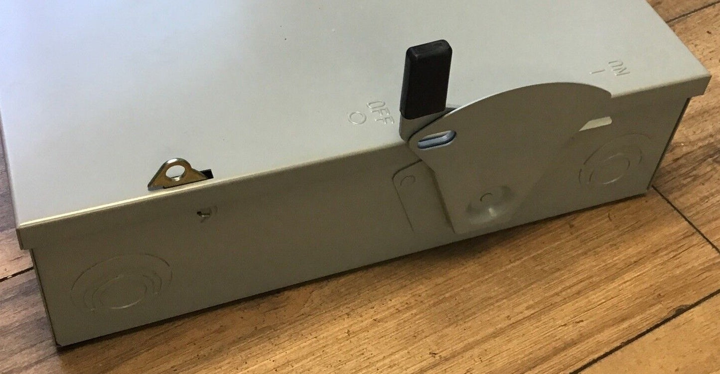 CUTLER HAMMER DG222NGB GENERAL DUTY SAFETY SWITCH 60A 240V INDOOR6