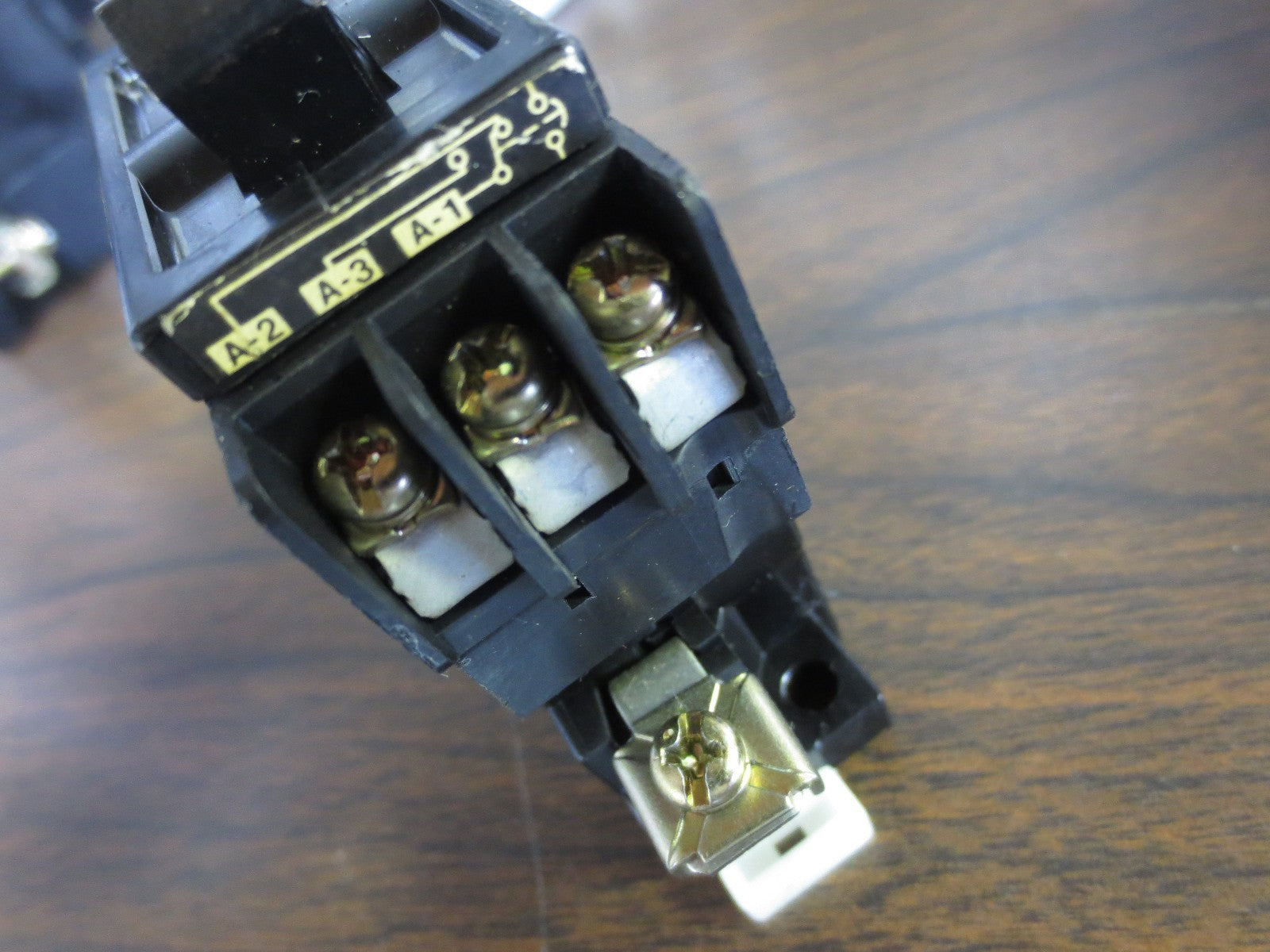 HITACHI CP31-B CIRCUIT PROTECTOR 3A 220VAC 1-POLE DELAY No. S 2