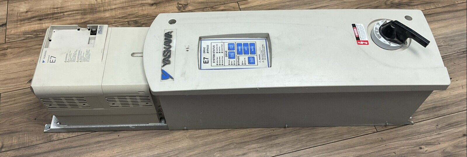YASKAWA E7NVD024CGXY3 E7 DRIVE BYPASS OUTPUT 0-200VAC 3PH 24.2A INPUT 200VAC 3PH8